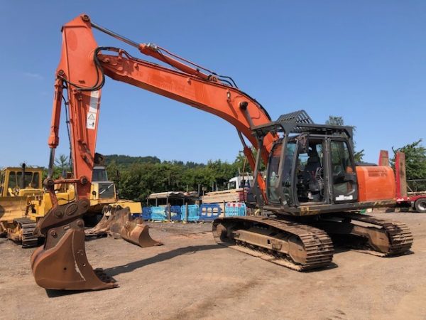 Hitachi ZX210LC-3 Hydraulic Crawler Excavator - £22,000