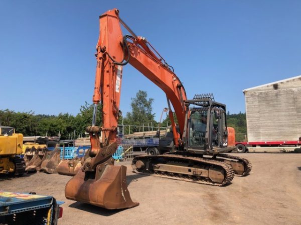 Hitachi ZX210LC-3 Hydraulic Crawler Excavator - £22,000 - Image 2