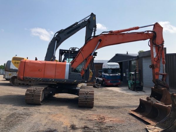 Hitachi ZX210LC-3 Hydraulic Crawler Excavator - £22,000 - Image 4