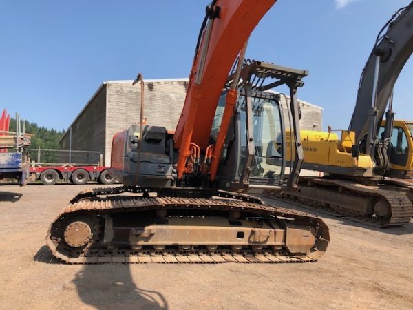 Hitachi ZX210LC-3 Hydraulic Crawler Excavator - £22,000 - Image 6